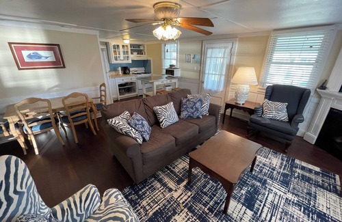 Bozman Cabaña | Charming 2-bedroom cottage, waterfront, WiFi