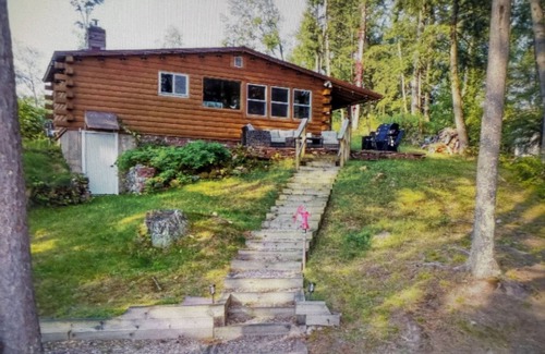 Elcho Cabaña | Charming 2-bedroom cottage lake property with two piers, kayaks and fire pit!