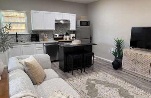Tulsa Cabaña | Charming 2-bedroom cottage in Tulsa