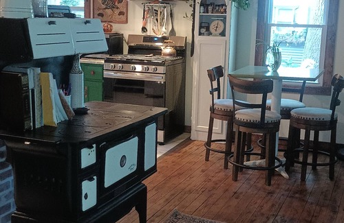 Lynn Casa | Charming 2-bedroom country house with AC, WiFi in Columbus