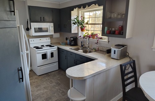 Cajah's Mountain Casa | Charming 2-bedroom country house with AC, WiFi in Lenoir