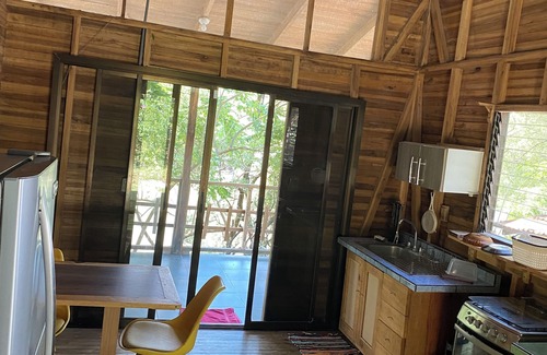 Cuajiniquil Cabaña | Charming 2-bedroom cottage in delightful Cuajiniquil with WiFi