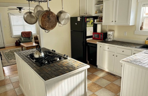 Lander Casa | Charming 2-bedroom dog friendly house in Lander