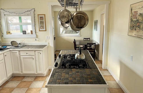 Lander Casa | Charming 2-bedroom dog friendly house in Lander