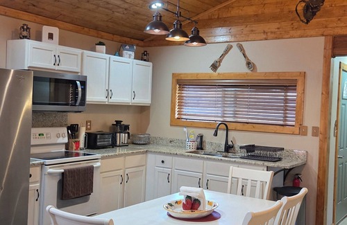 Bernalillo Otro | Charming 2-bedroom farmhouse between Albuquerque and Santa Fe.