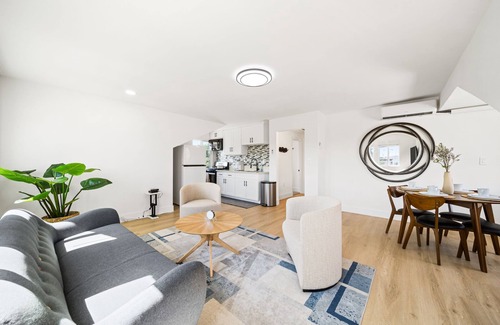 Alhambra Casa | Charming 2-Bedroom Family Home in LA/Great Location with Complimentary Parking!