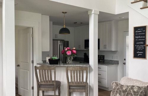Burgaw Casa | Charming 2-bedroom Farm house located in the historical down town burgaw