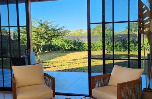 Paraíso Casa | Charming 2-bedroom house with WiFi, AC in serene Guanacaste Playa Negra, surf.