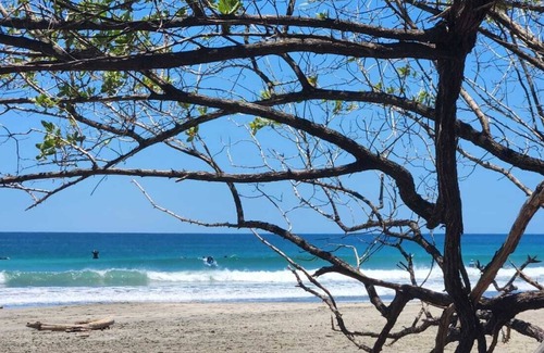 Paraíso Casa | Charming 2-bedroom house with WiFi, AC in serene Guanacaste Playa Negra, surf.