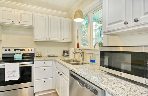 Georgetown Casa | Charming 2-bedroom house in delightful Georgetown with AC, WiFi