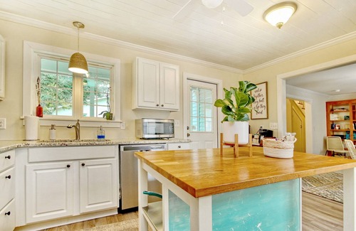 Georgetown Casa | Charming 2-bedroom house in delightful Georgetown with AC, WiFi