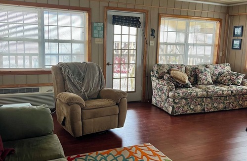 Sugar Tree Casa | Charming 2-bedroom house on the Tennessee river; peace and quiet