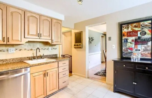 McKnight Casa | Charming 2-bedroom house in fabulous Pittsburgh with WiFi, AC