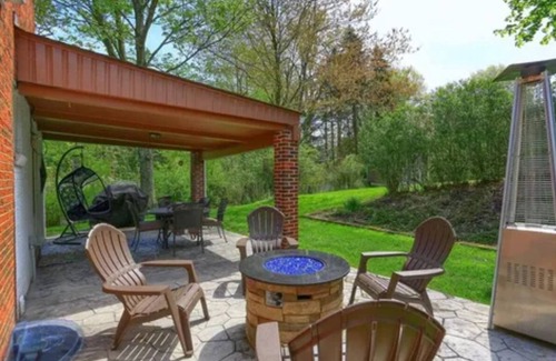 McKnight Casa | Charming 2-bedroom house in fabulous Pittsburgh with WiFi, AC