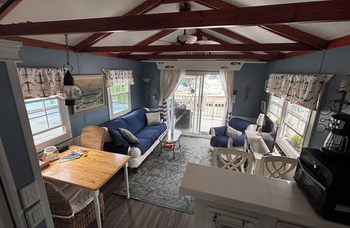 Portsmouth Alquiler De Eote | Charming 2-bedroom house boat in Portsmouth with AC, WiFi