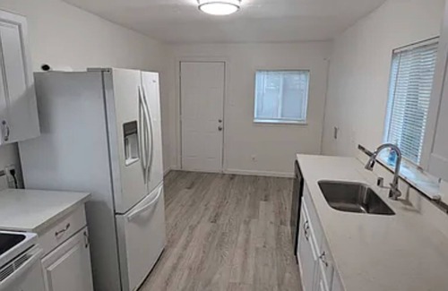 Southeastern Sacramento Casa | Charming 2-bedroom house with WiFi, AC in welcoming Sacramento