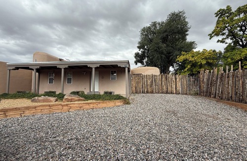 Espanola Casa | Charming 2-bedroom house with WiFi, AC in enchanting Santa Cruz
