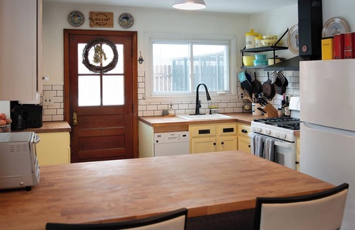 Saugerties Casa | Charming 2-bedroom house with AC, WiFi in wonderful Woodstock