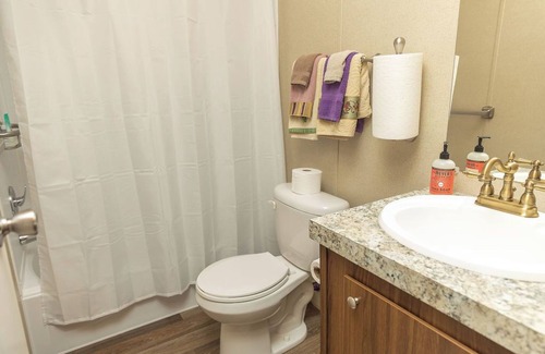 Alexander Casa | Charming 2-bedroom house with WiFi, AC in welcoming Weaverville