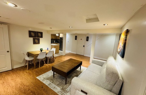 Brampton Apartamento | Charming 2 Bedroom Hideaway