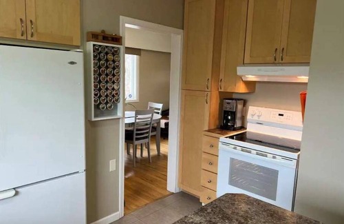 East Kootenay Apartamento | Charming 2 bedroom home.🏔