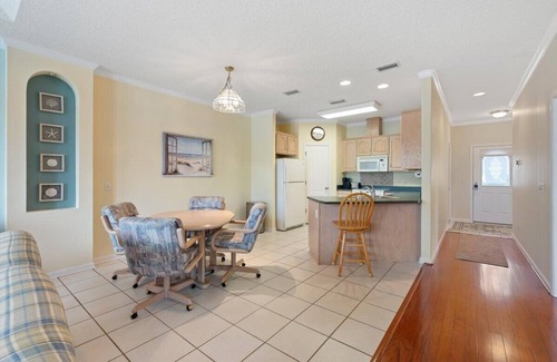 Brunswick Casa | Charming 2-bedroom house on a Pond with Wildlife