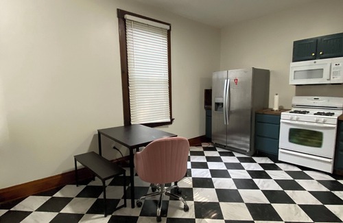 Covington Casa | Charming 2-bedroom house with WiFi, off street parking and side yard.