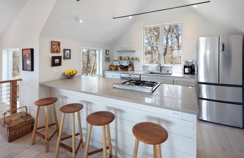 Edgartown Casa | Charming 2-bedroom house on Chappy with pool, Tennis, pickleball, WiFi and AC
