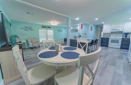 Edgewater Casa | Charming 2-bedroom house in Edgewater Florida boat ramp fishing pier and pool