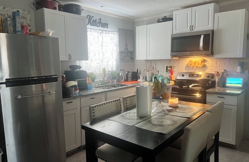 Jonesboro Casa | Charming 2-bedroom house in terrific Jonesboro with AC, WiFi, BBQ Grill