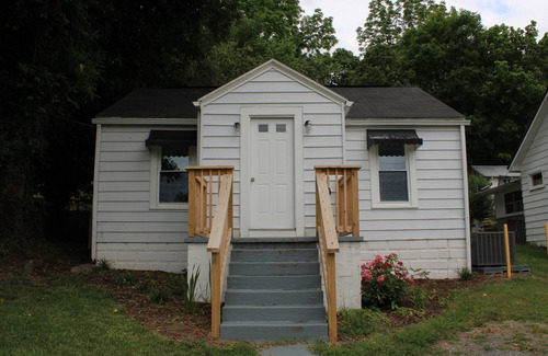 Kingsport Casa | Charming 2-bedroom house in wonderful Kingsport with AC