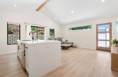 Lake Murray Casa | Charming 2-bedroom house in delightful San Diego with WiFi, AC
