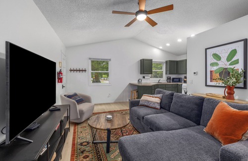 Saugatuck Casa | Charming 2-bedroom house in Saugatuck with AC, WiFi, Pet Friendly