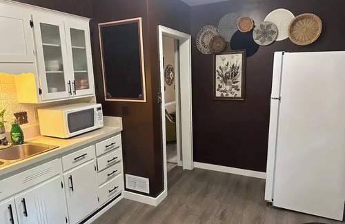 Beloit Casa | Charming 2-bedroom Home Near Downtown Beloit / Beloit College
