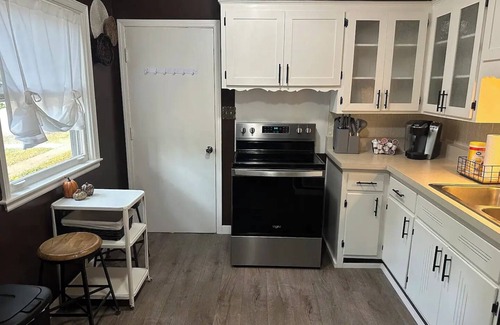 Beloit Casa | Charming 2-bedroom Home Near Downtown Beloit / Beloit College