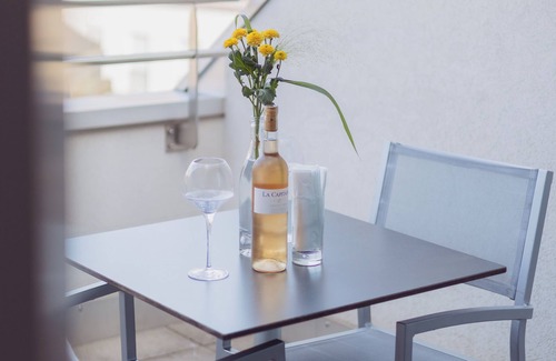 Nyon Casa | Charming 2-bedroom hotel in marvelous Nyon with fitness room, WiFi