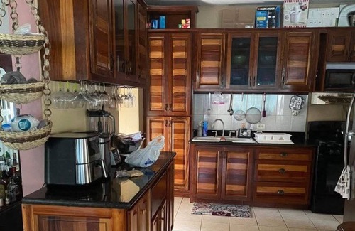 Armenia Casa | Charming 2-bedroom house with WiFi, AC in beautiful Belmopan