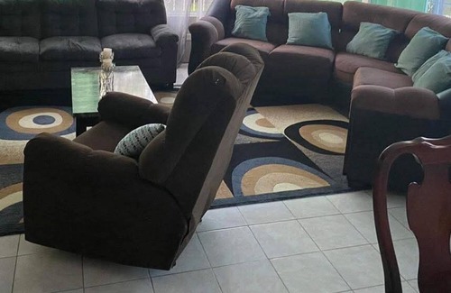 Armenia Casa | Charming 2-bedroom house with WiFi, AC in beautiful Belmopan