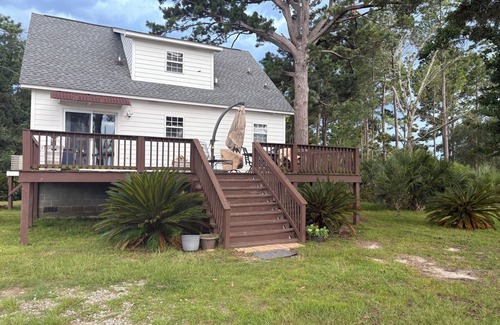 Dale Casa | Charming 2-bedroom house in enjoyable Beaufort on the water.