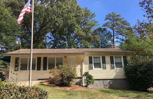 Marietta Casa | Charming 2-bedroom house in delightful Marietta. Cozy home with amenities.