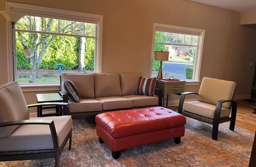 Garden Home-Whitford Casa | Charming 2-bedroom house in historic SW Portland Garden-Home neighborhood