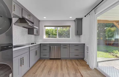 West Haven-Sylvan Casa | Charming 2-bedroom house in brilliant Portland with WiFi, AC