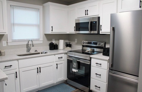 Savannah Casa | Charming 2-bedroom house in Savannah. Be our guest!