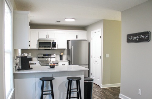 Savannah Casa | Charming 2-bedroom house in Savannah. Be our guest!