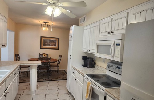 Sun City Casa | Charming 2-bedroom House with WiFi and AZ Room in Fabulous Sun City