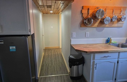 Nipawin Casa | Charming 2-bedroom house in Nipawin with AC, WiFi, fitness room