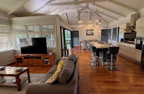 Papeete Casa | Charming 2-bedroom house in welcoming Papeete with WiFi, AC