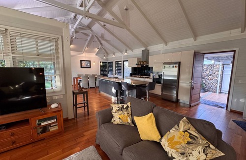 Papeete Casa | Charming 2-bedroom house in welcoming Papeete with WiFi, AC