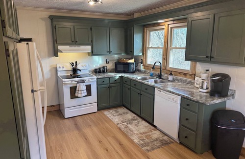 Albany Casa | Charming 2-bedroom house with all the comforts of home. Fully Remodeled!