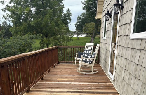 Albany Casa | Charming 2-bedroom house in Albany only 4 miles from the lake